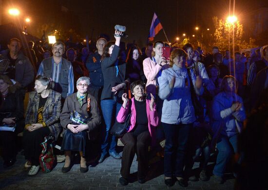 Concert and meeting dedicated to referendum on status of Donetsk People's Republic