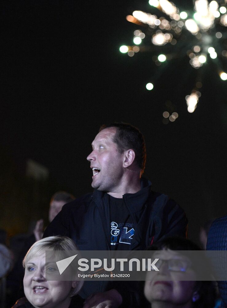 Concert and meeting dedicated to referendum on status of Donetsk People's Republic