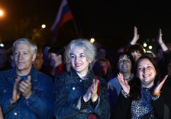 Concert and meeting dedicated to referendum on status of Donetsk People's Republic