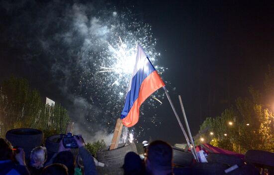 Concert and meeting dedicated to referendum on status of Donetsk People's Republic