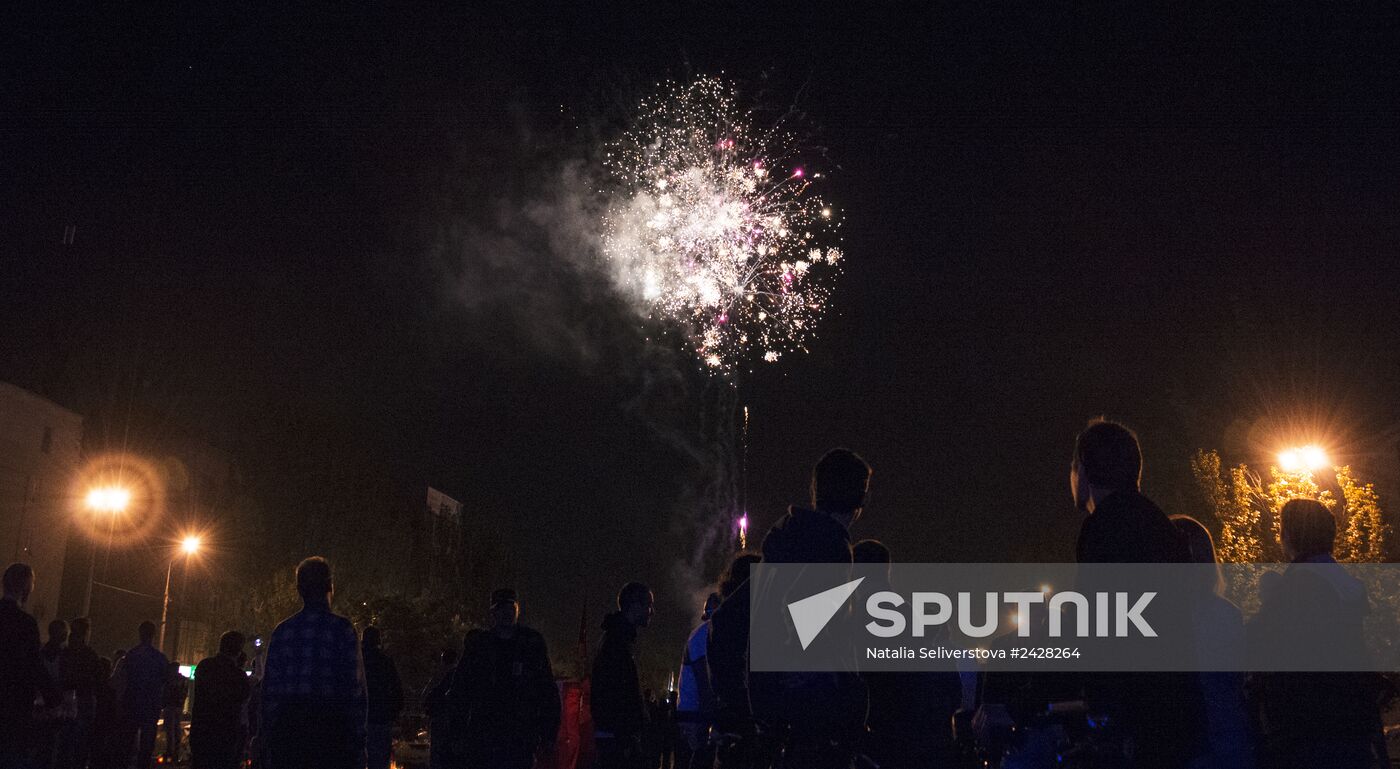 Concert and meeting dedicated to referendum on status of Donetsk People's Republic