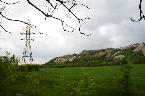 Spoil tips around Donetsk mines