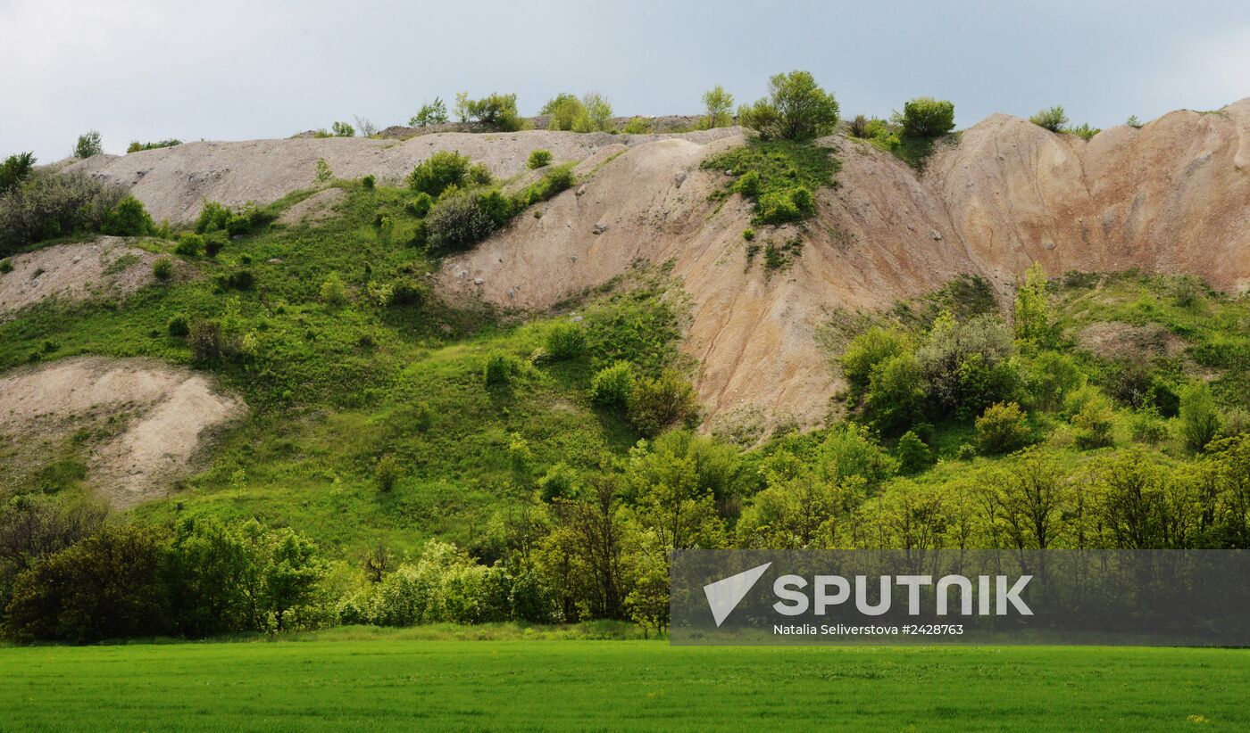 Spoil tips around Donetsk mines