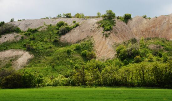 Spoil tips around Donetsk mines