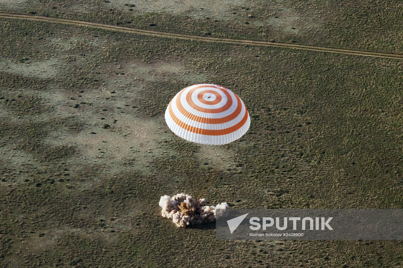 Crew of the ISS Expedition 38/39 returns to Earth