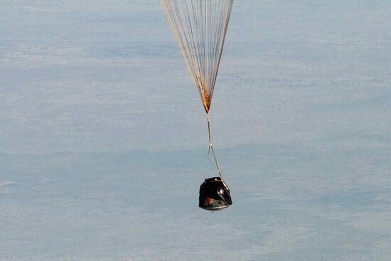 Crew of the ISS Expedition 38/39 returns to Earth