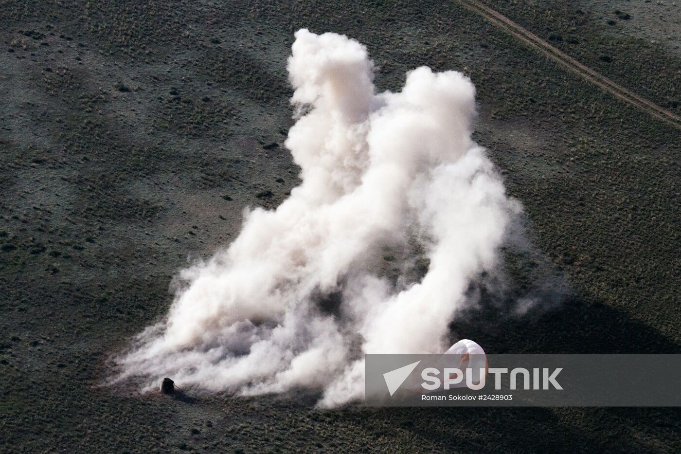 Crew of the ISS Expedition 38/39 returns to Earth