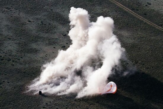Crew of the ISS Expedition 38/39 returns to Earth