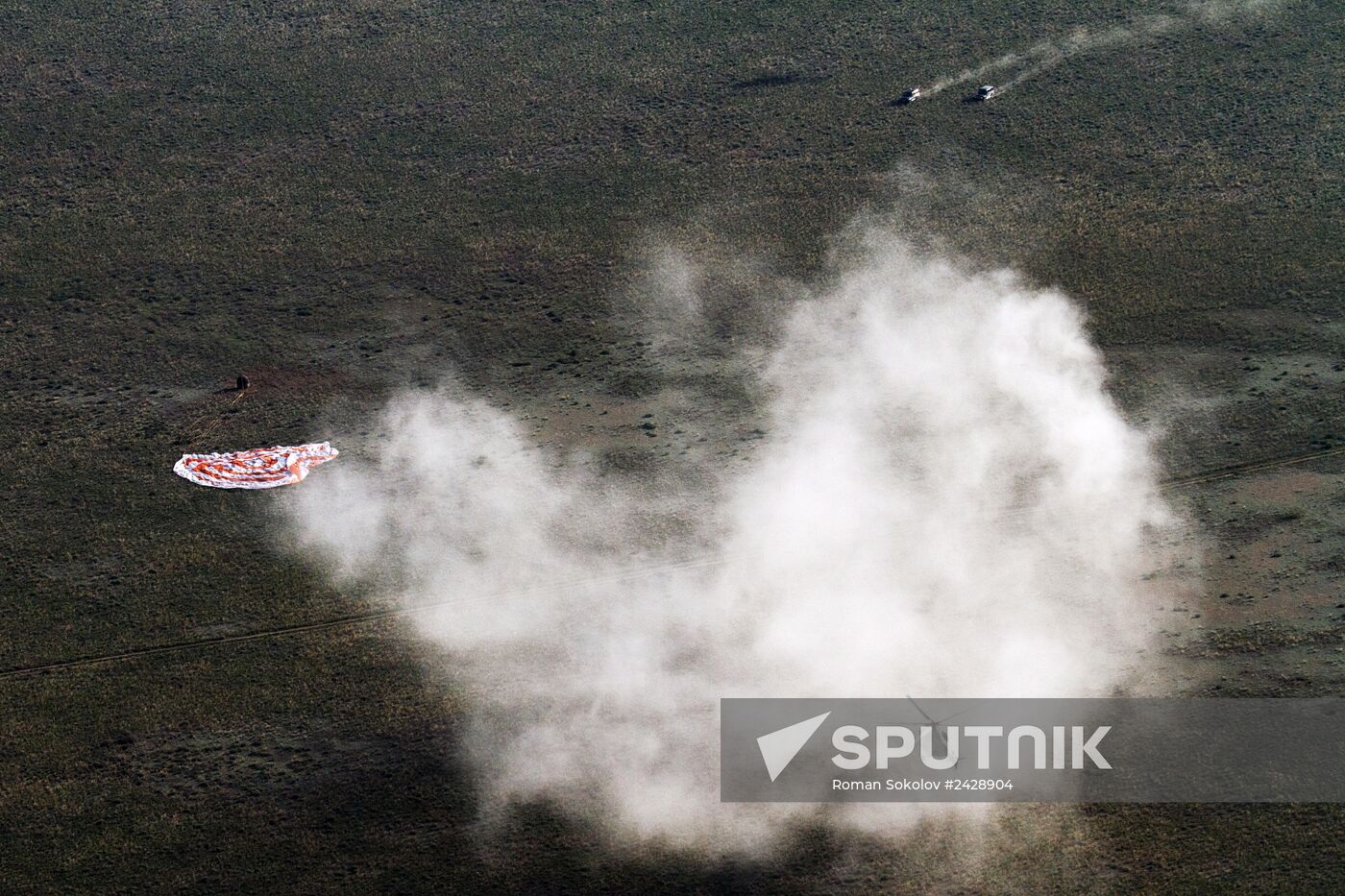 Crew of the ISS Expedition 38/39 returns to Earth