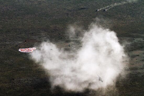 Crew of the ISS Expedition 38/39 returns to Earth