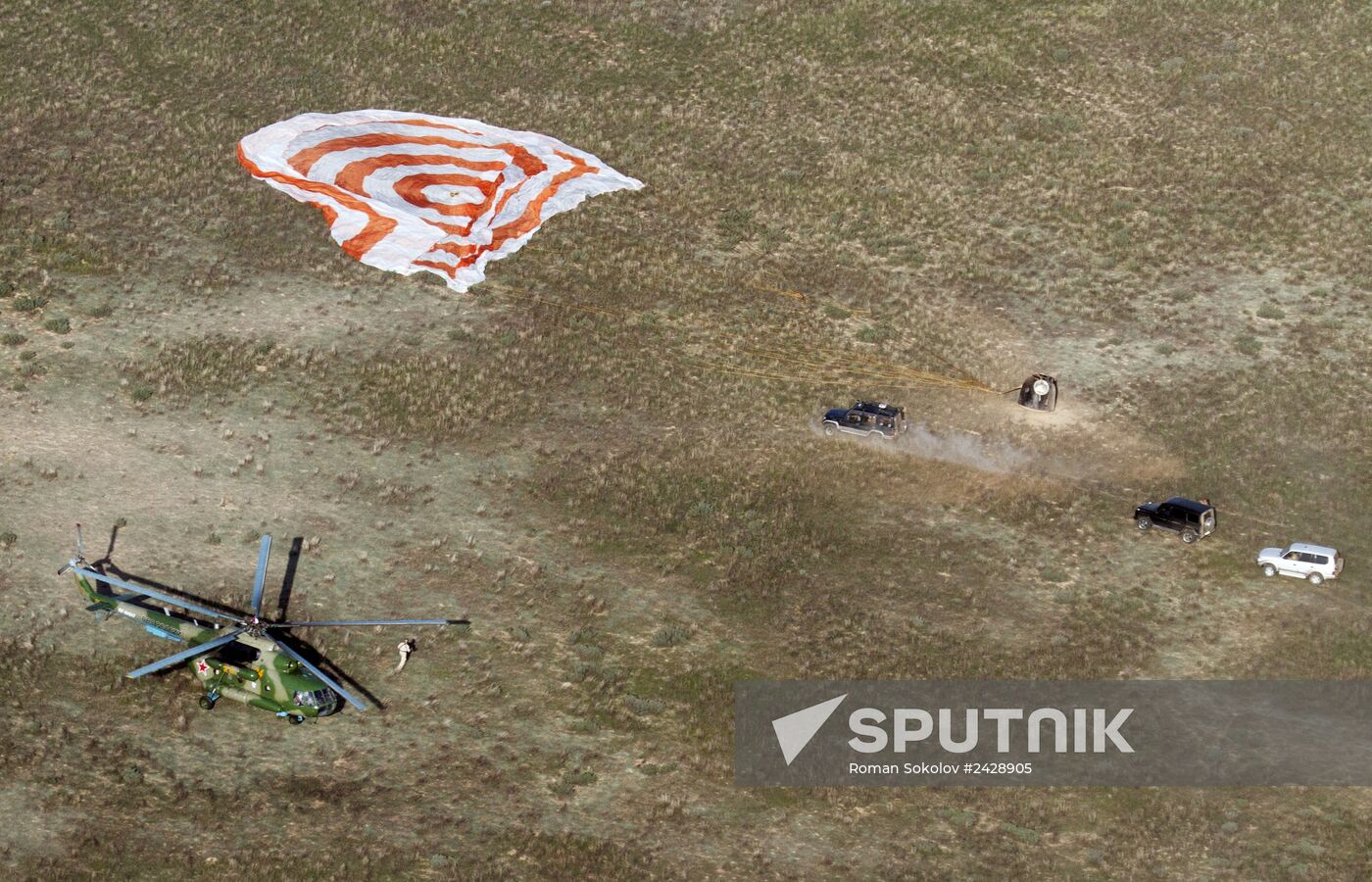 Crew of the ISS Expedition 38/39 returns to Earth