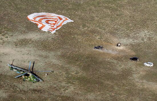 Crew of the ISS Expedition 38/39 returns to Earth
