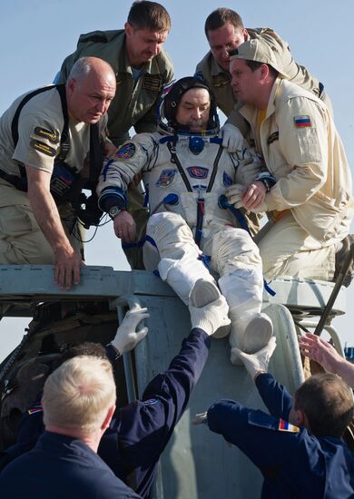 Crew of the ISS Expedition 38/39 returns to Earth