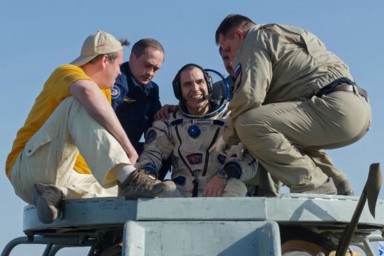 Crew of the ISS Expedition 38/39 returns to Earth