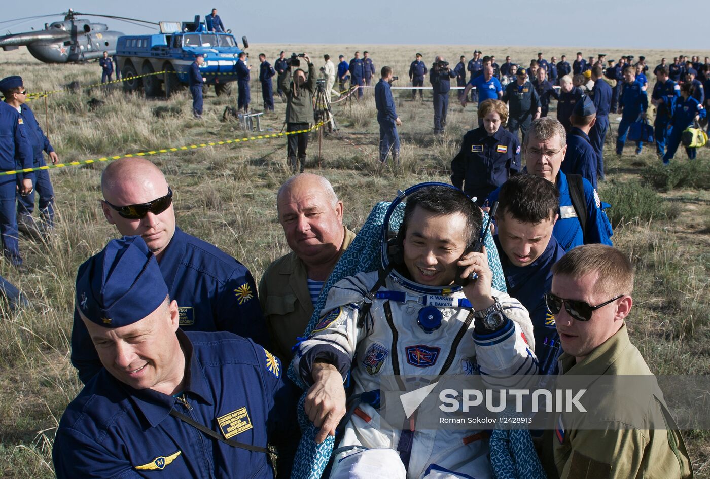 Crew of the ISS Expedition 38/39 returns to Earth