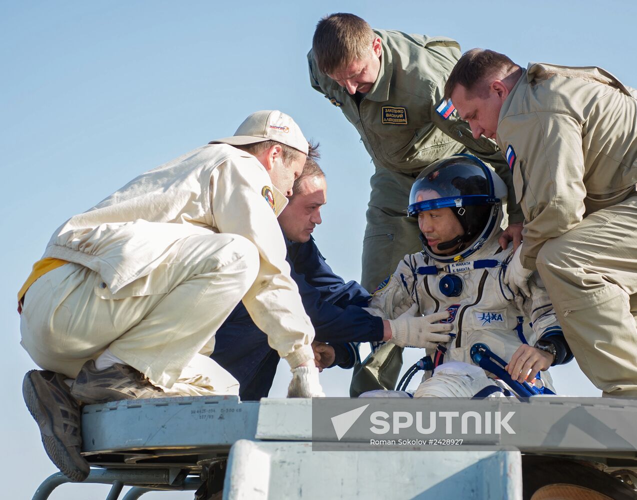 Crew of the ISS Expedition 38/39 returns to Earth