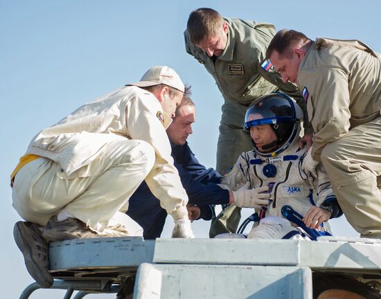 Crew of the ISS Expedition 38/39 returns to Earth