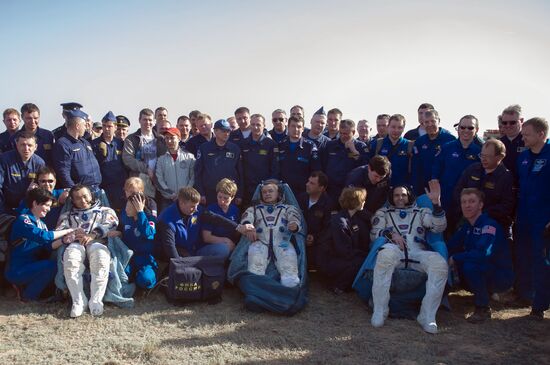Crew of the ISS Expedition 38/39 returns to Earth
