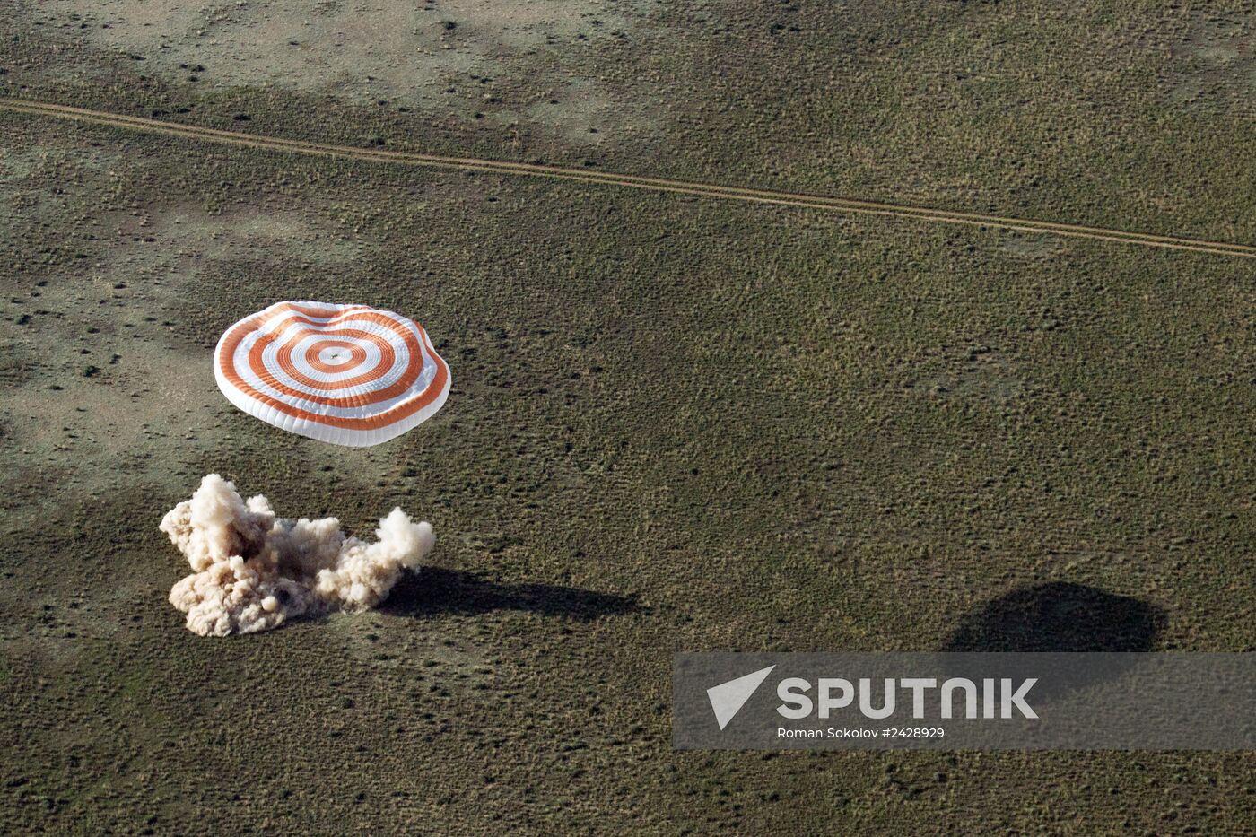Crew of the ISS Expedition 38/39 returns to Earth