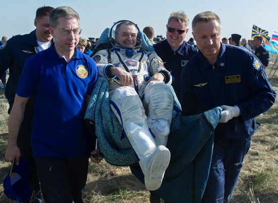 Crew of the ISS Expedition 38/39 returns to Earth