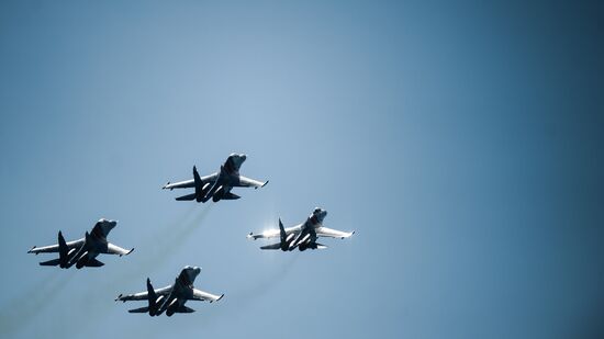 "Strizhi" and "Russkiye Vityazi" aerobatic teams celebrate anniversary