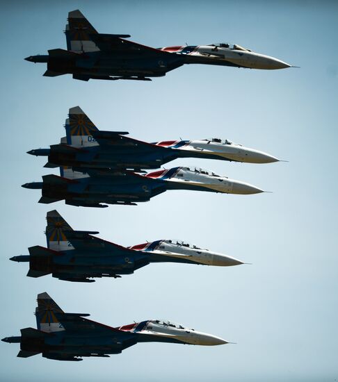 "Strizhi" and "Russkiye Vityazi" aerobatic teams celebrate anniversary