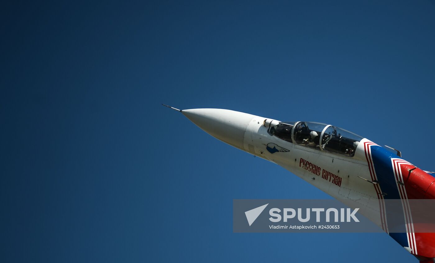 "Strizhi" and "Russkiye Vityazi" aerobatic teams celebrate anniversary