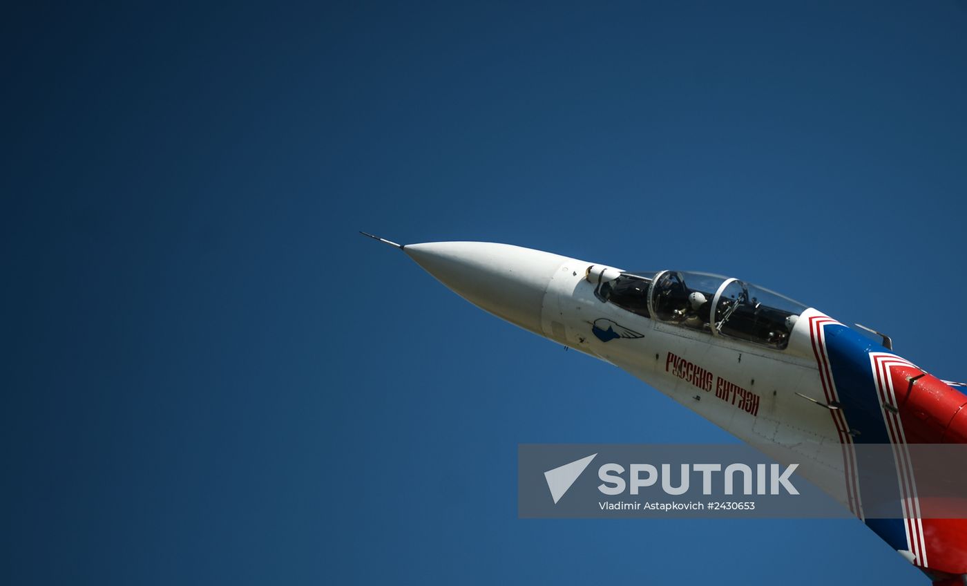 "Strizhi" and "Russkiye Vityazi" aerobatic teams celebrate anniversary