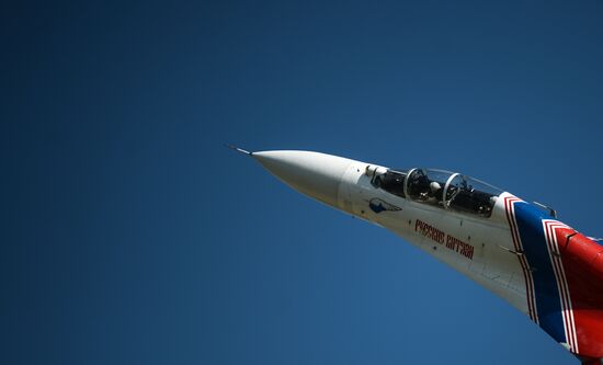 "Strizhi" and "Russkiye Vityazi" aerobatic teams celebrate anniversary