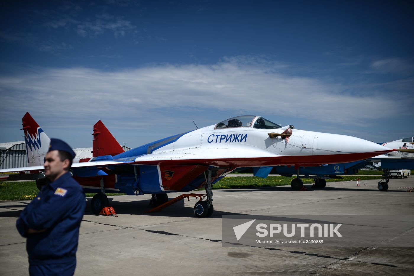 "Strizhi" and "Russkiye Vityazi" aerobatic teams celebrate anniversary