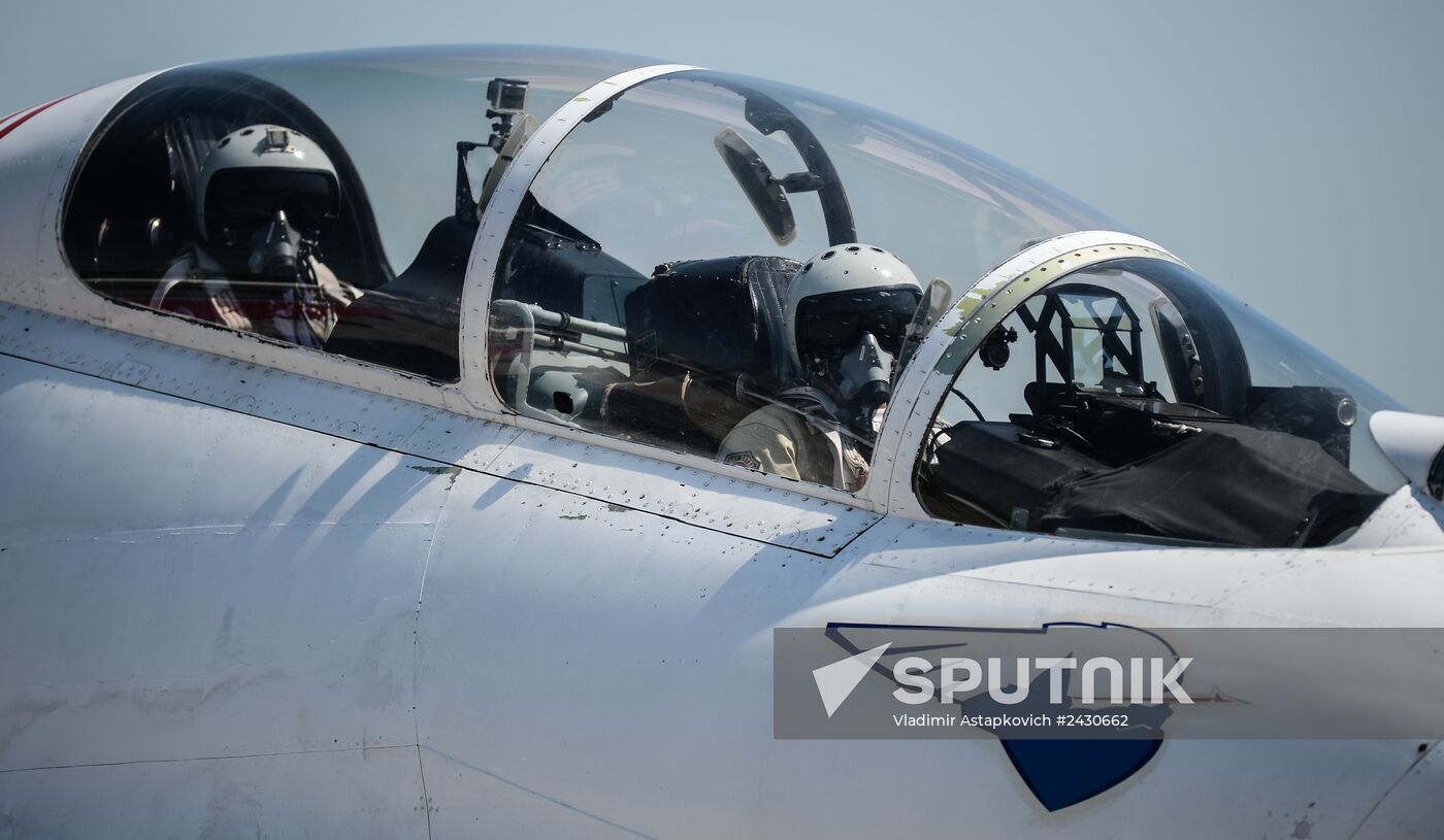"Strizhi" and "Russkiye Vityazi" aerobatic teams celebrate anniversary