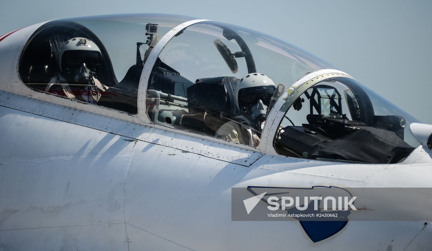 "Strizhi" and "Russkiye Vityazi" aerobatic teams celebrate anniversary