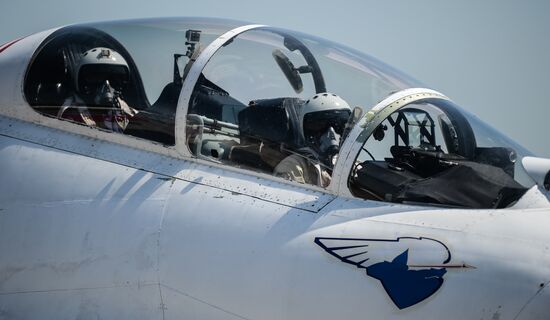 "Strizhi" and "Russkiye Vityazi" aerobatic teams celebrate anniversary