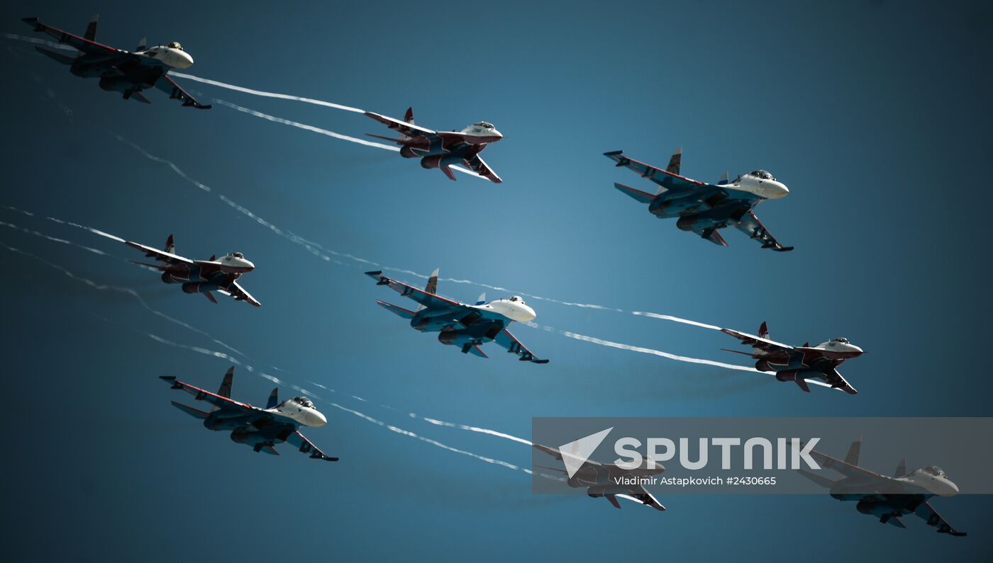 "Strizhi" and "Russkiye Vityazi" aerobatic teams celebrate anniversary