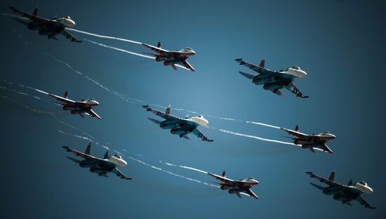 "Strizhi" and "Russkiye Vityazi" aerobatic teams celebrate anniversary