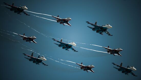 "Strizhi" and "Russkiye Vityazi" aerobatic teams celebrate anniversary