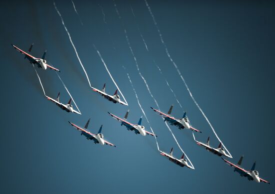 "Strizhi" and "Russkiye Vityazi" aerobatic teams celebrate anniversary