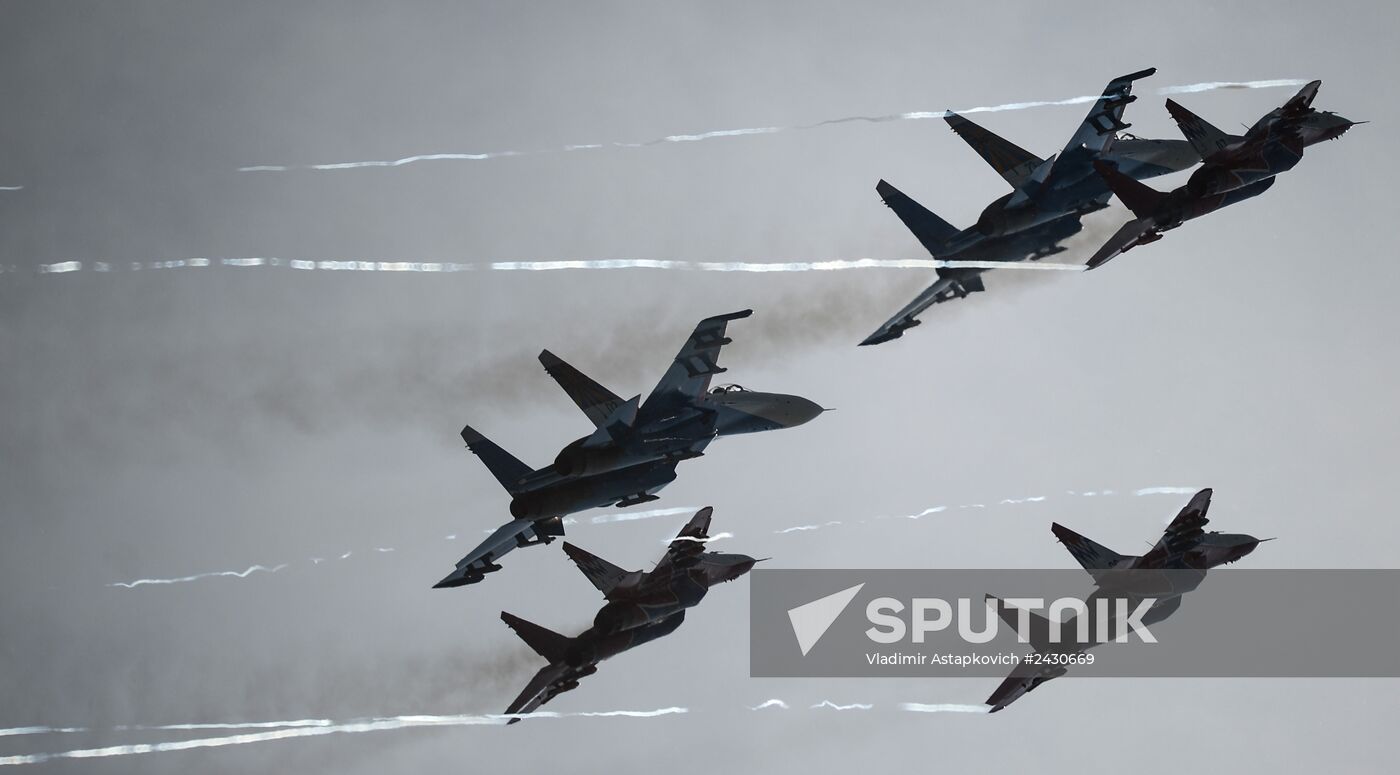 "Strizhi" and "Russkiye Vityazi" aerobatic teams celebrate anniversary