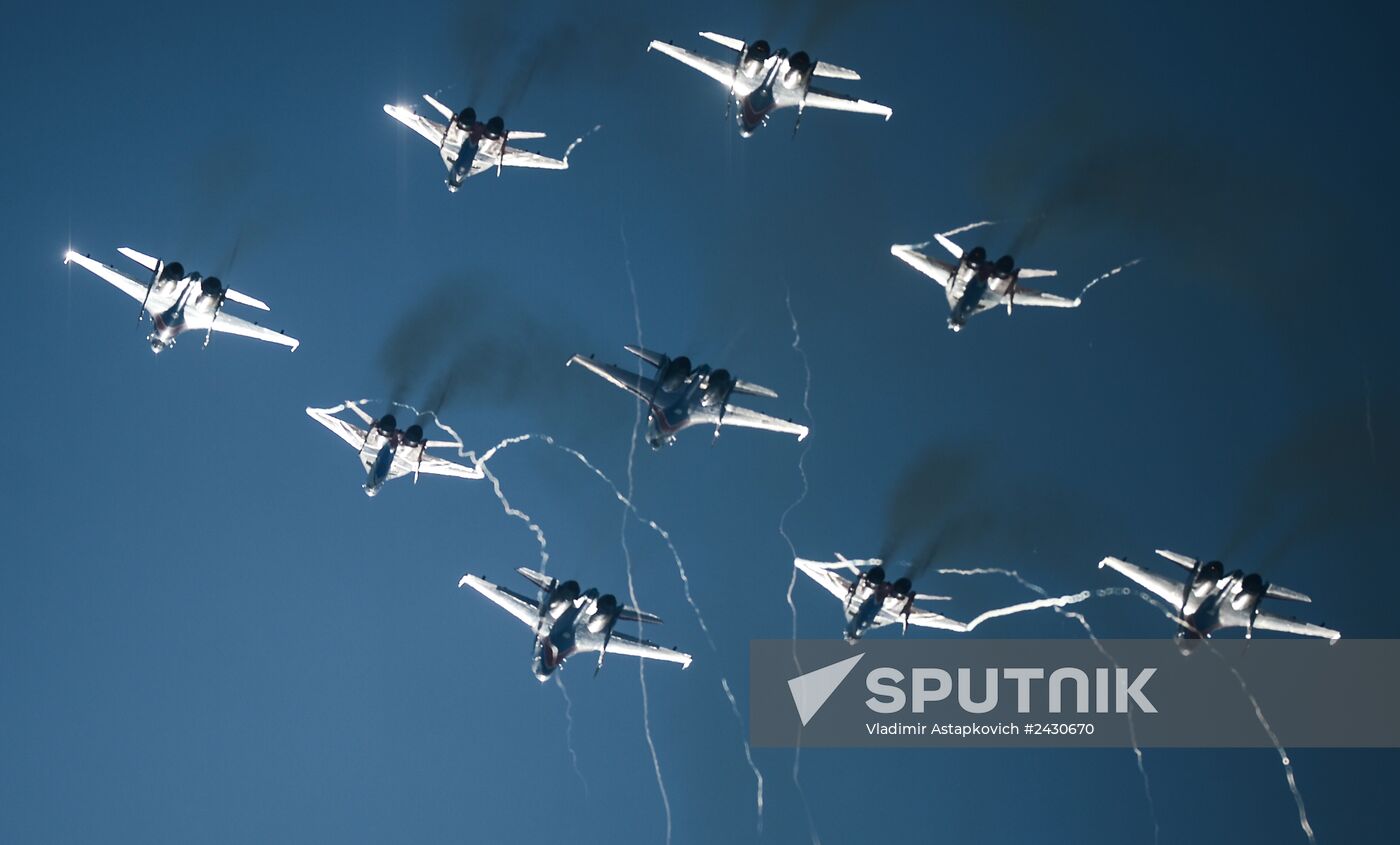 "strizhi" and "Russkiye Vityazi" aerobatic teams celebrate anniversary