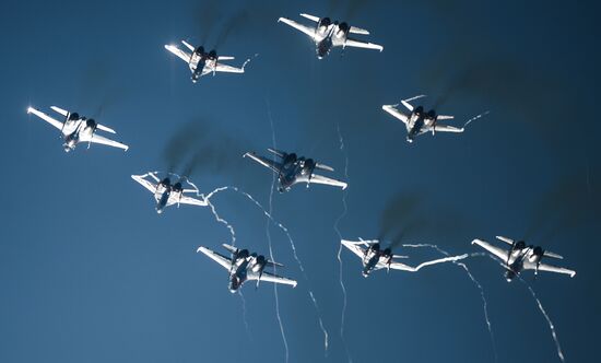 "strizhi" and "Russkiye Vityazi" aerobatic teams celebrate anniversary