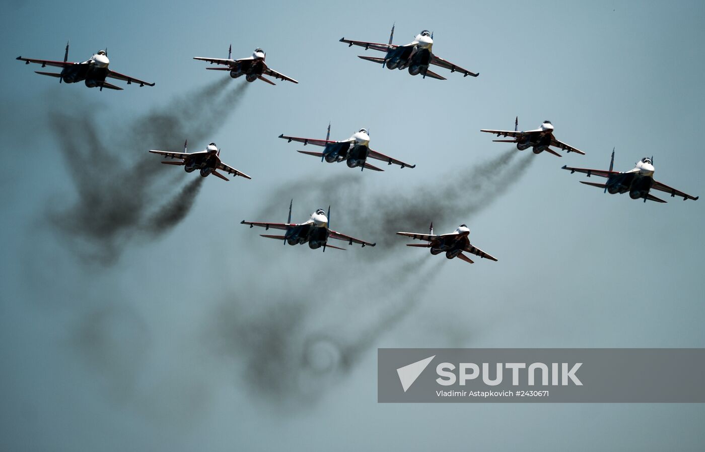 "Strizhi" and "Russkiye Vityazi" aerobatic teams celebrate anniversary
