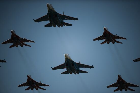 "strizhi" and "Russkiye Vityazi" aerobatic teams celebrate anniversary