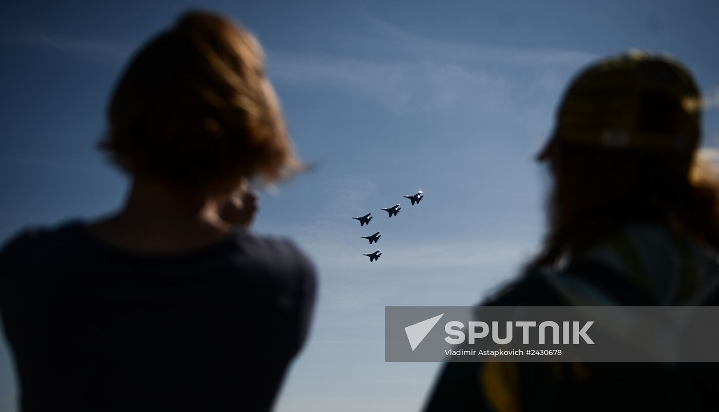 "Strizhi" and "Russkiye Vityazi" aerobatic teams celebrate anniversary