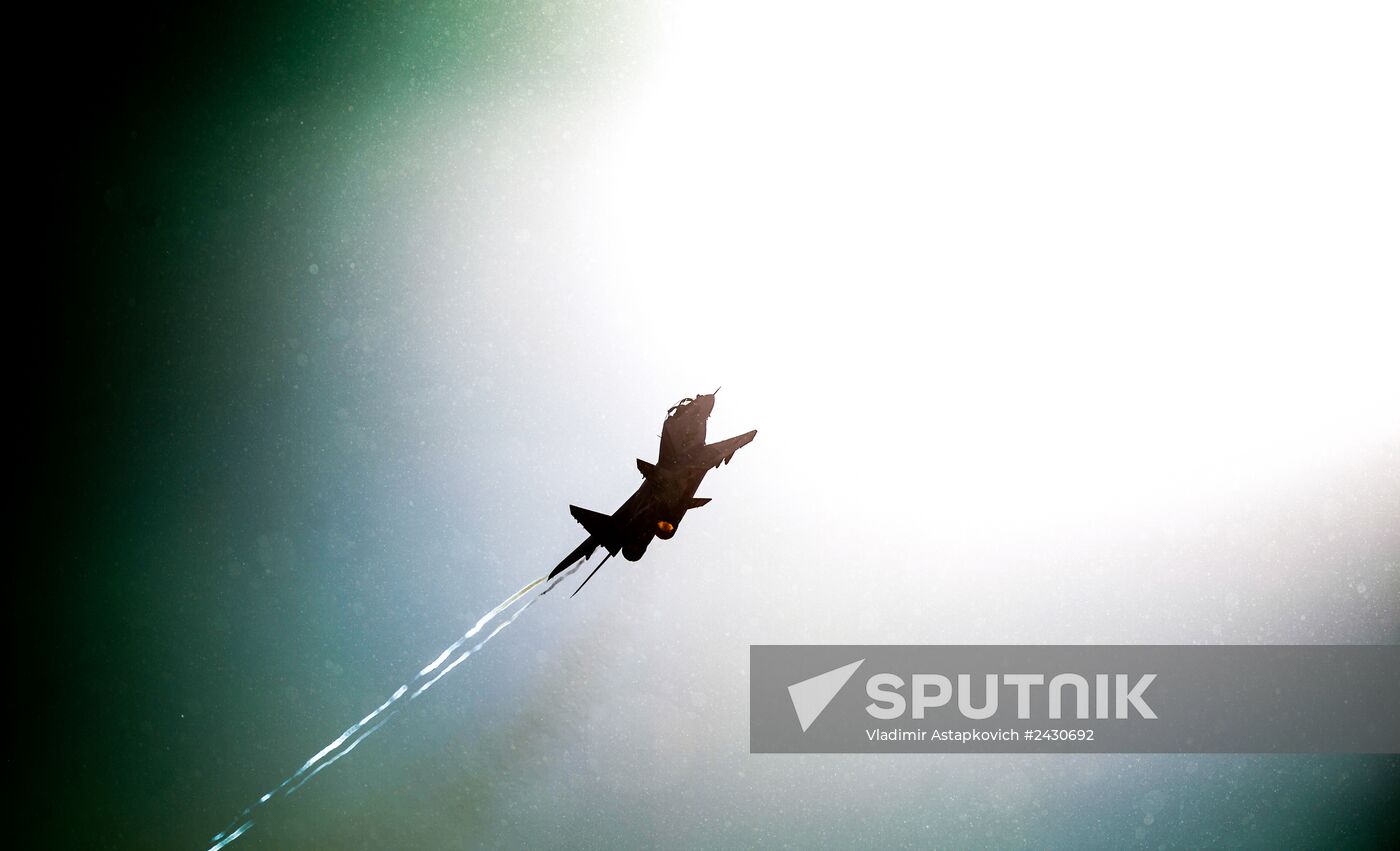 "Strizhi" and "Russkiye Vityazi" aerobatic teams celebrate anniversary