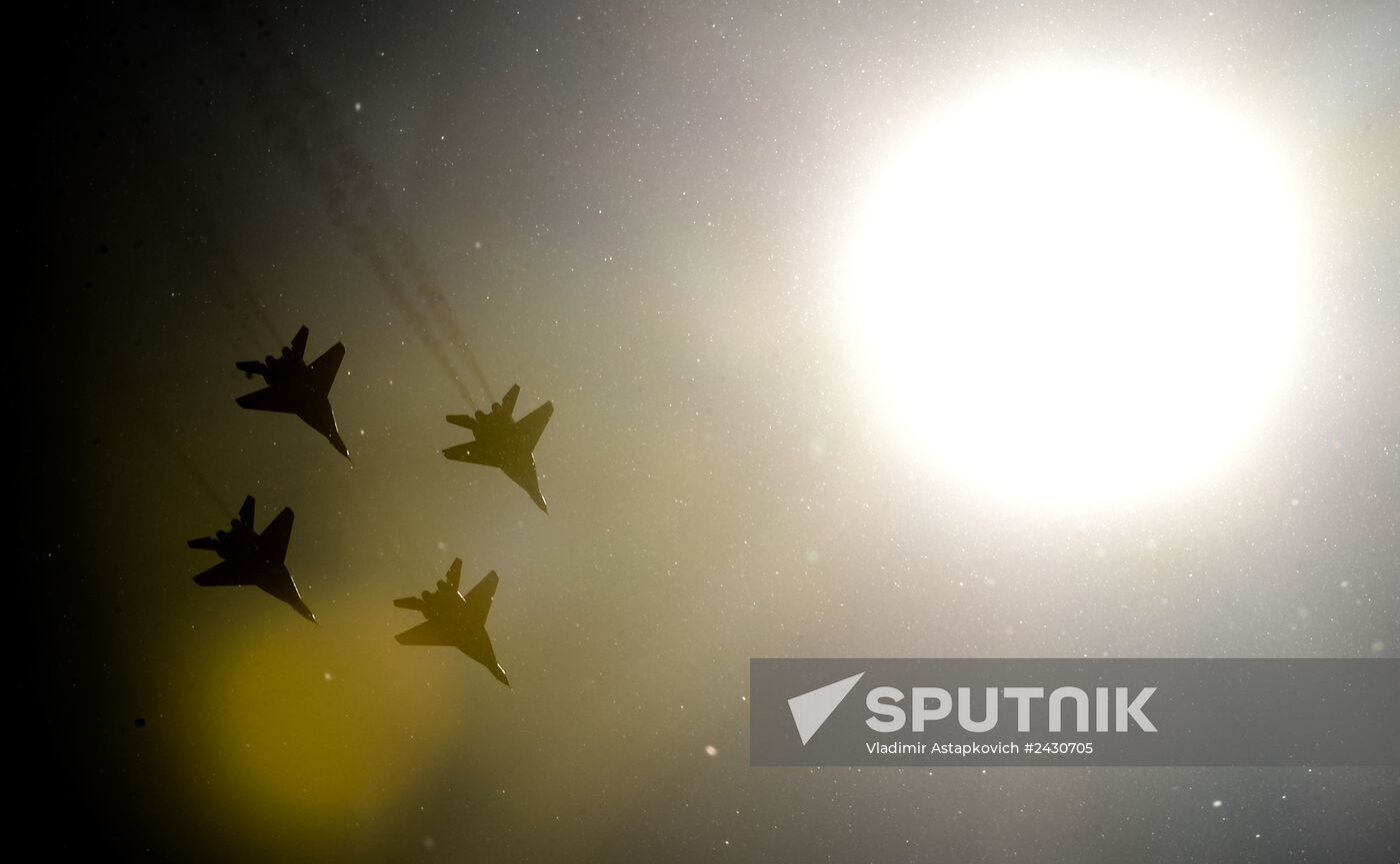 "Strizhi" and "Russkiye Vityazi" aerobatic teams celebrate anniversary