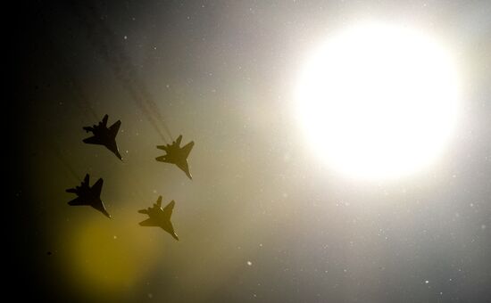 "Strizhi" and "Russkiye Vityazi" aerobatic teams celebrate anniversary