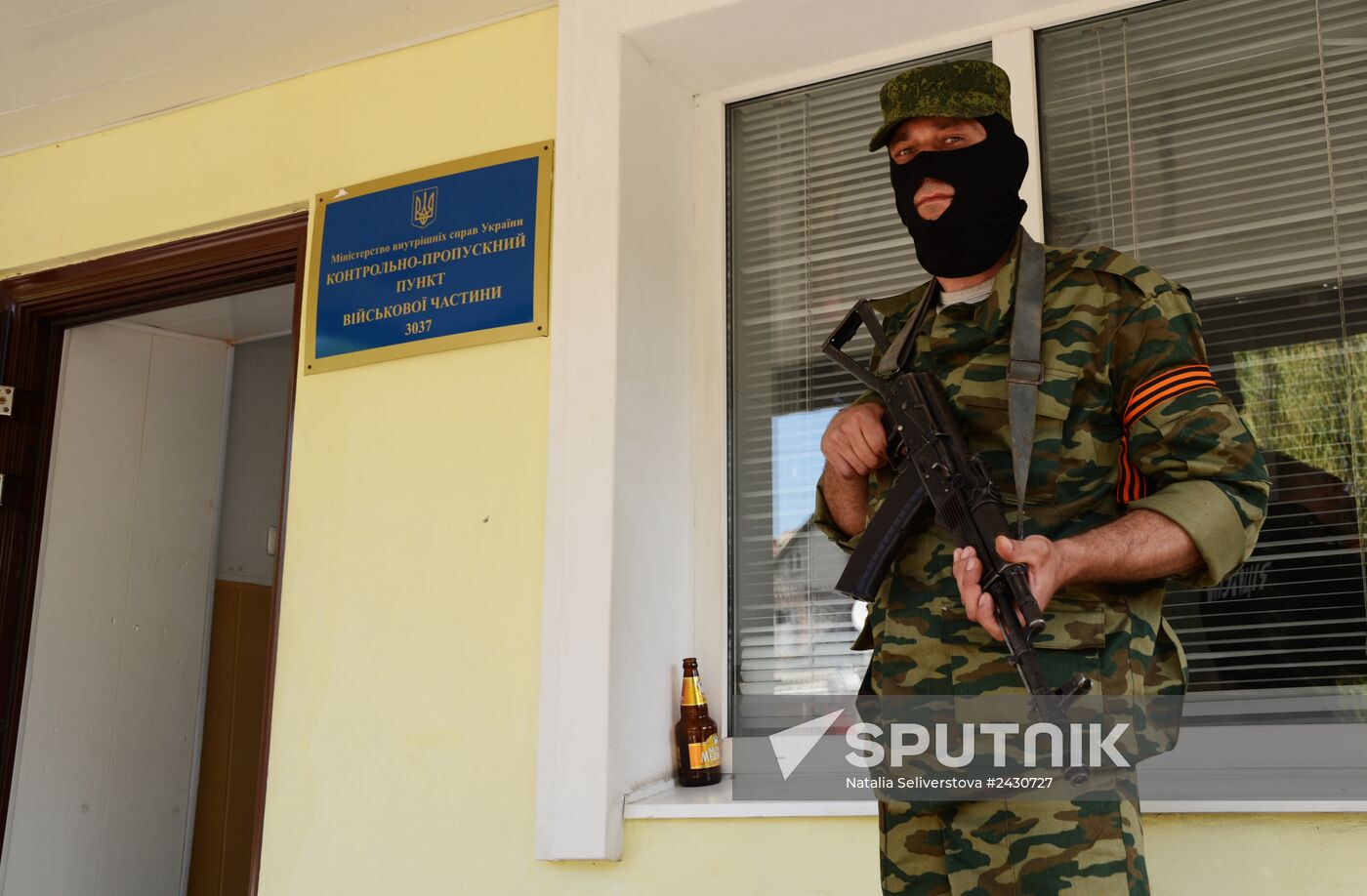 "Vostok" militia battalion take over Military Unit 3037 in Donetsk