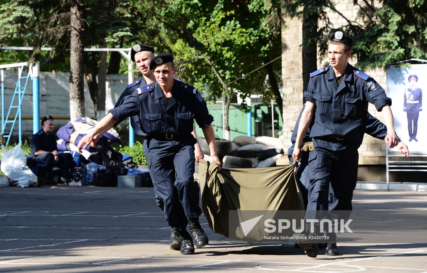 "Vostok" militia battalion take over Military Unit 3037 in Donetsk