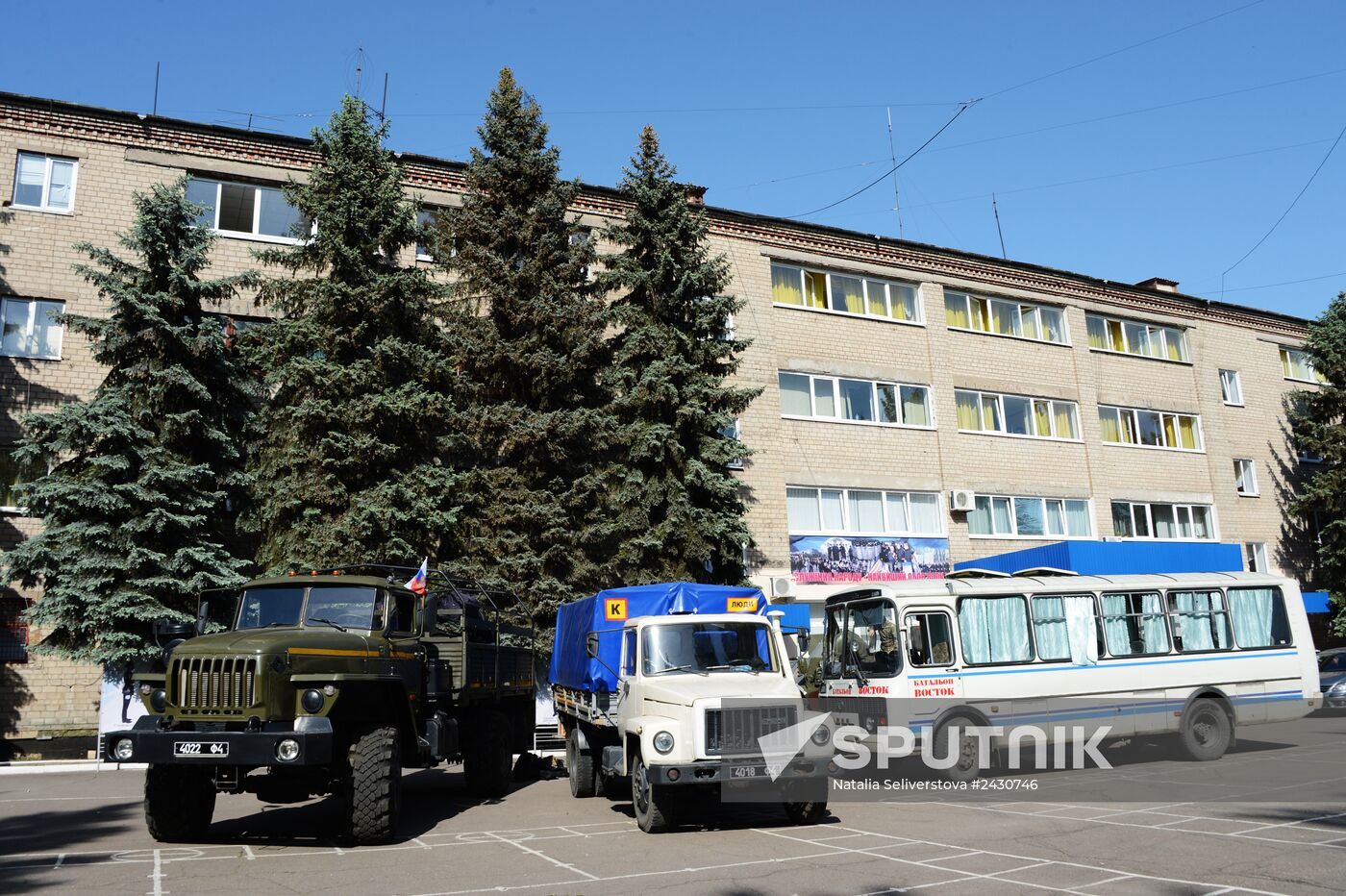 "Vostok" militia battalion take over Military Unit 3037 in Donetsk