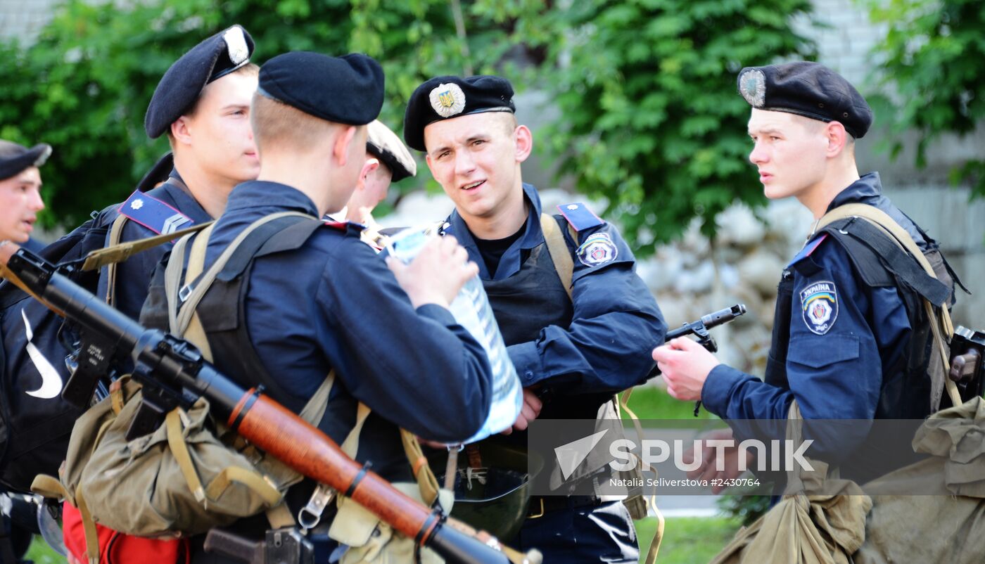 "Vostok" militia battalion take over Military Unit 3037 in Donetsk